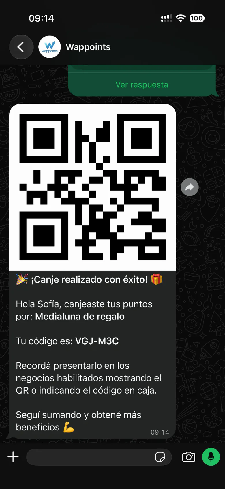Chat de WhatsApp con el mensaje que trae el código de canje y el link para guardarlo en el celular.